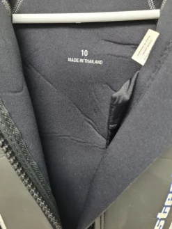 Realm Stealth Shorty 3mm Wetsuit Junior "10" -Surfing Equipment Verkäufe 2024 20230621 095211 scaled 1